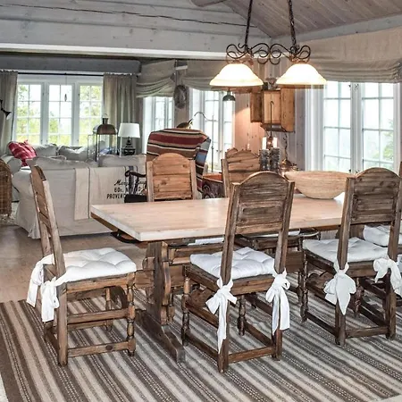 Holiday home 4 Bedroom Pet Friendly In *